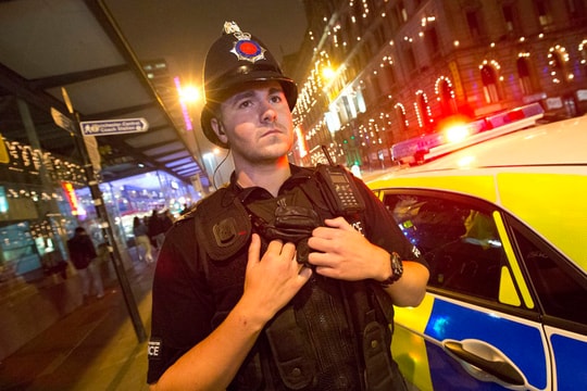 Anh: Nổ súng ở Manchester, 10 người bị thương