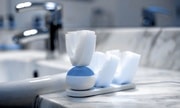 Độc đáo thiết bị tự động chải sạch răng trong 10 giây