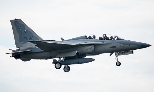 Trung Quốc đe dọa máy bay quân sự Philippines trên Biển Đông