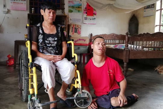 Hoàn cảnh thương tâm của hai mẹ con tàn tật