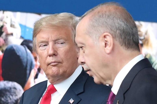 Tổng thống Erdogan: Đồng lira sụt giá do “âm mưu nham hiểm” của Trump