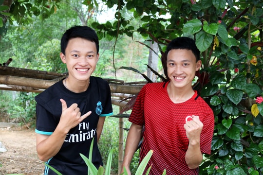 Nghệ An: Hai cặp song sinh cùng đỗ vào đại học