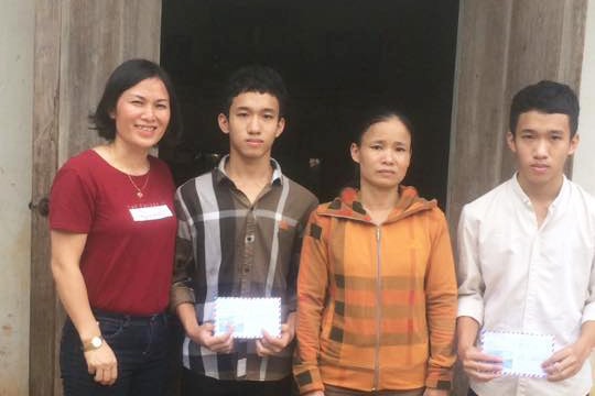 Nỗi lo của hai anh em mồ côi trước ngày lên đường nhập học