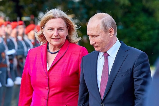 Tổng thống Putin dự đám cưới Ngoại trưởng Áo 