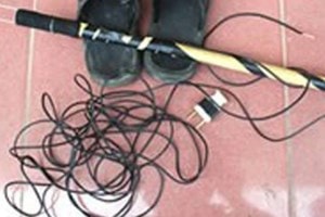 Nửa đêm mò vào giường ngủ chích điện bà hàng xóm