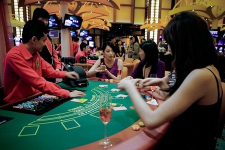 Bộ Tài chính muốn giảm điều kiện kinh doanh casino, cá cược bóng đá
