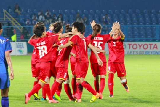 Việt Nam thắng Thái Lan, vào tứ kết bóng đá nữ Asiad