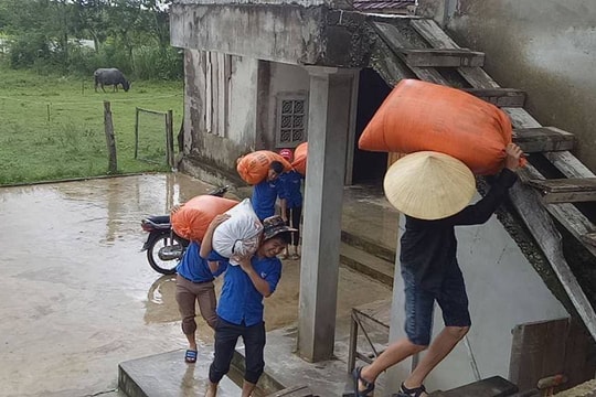 Nghệ An: Gần 5.000 đoàn viên ra quân giúp người dân khắc phục sau mưa lũ