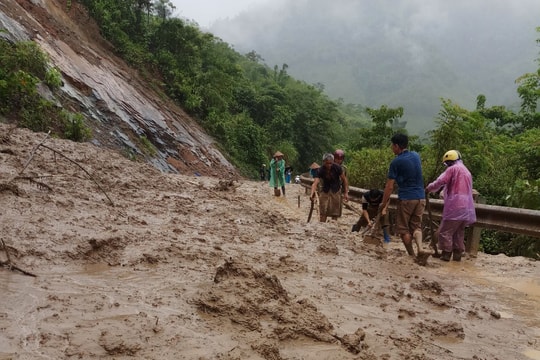 Nỗ lực ổn định cuộc sống sau lũ ở các huyện miền Tây Nghệ An 