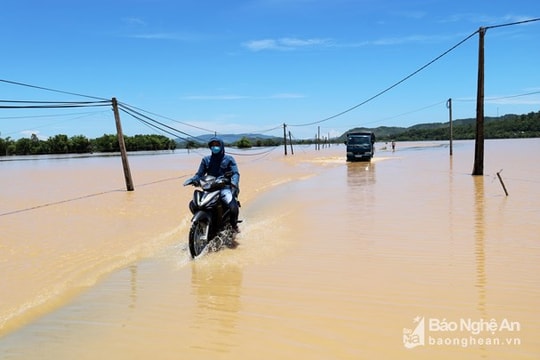 Lũ trên các sông ở Nghệ An xuống chậm và đang ở mức cao