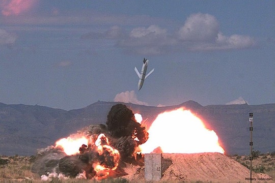 Sức mạnh khủng khiếp của tên lửa hành trình Mỹ AGM-158 JASSM