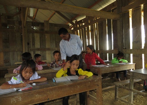 Phê bình Chủ tịch huyện 'quên' chi trả chế độ cho cán bộ vùng sâu