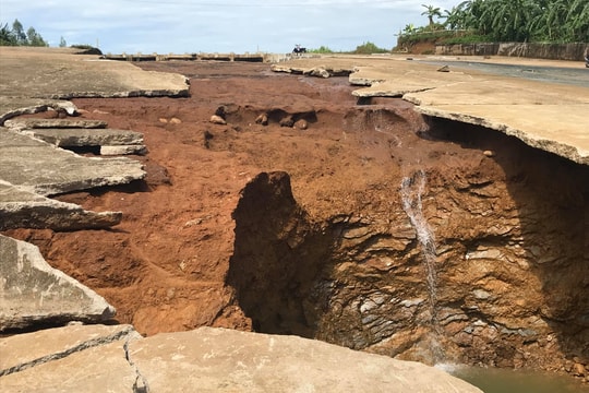 Nước thượng nguồn đổ về, đập thủy lợi ở Nghĩa Đàn hư hỏng