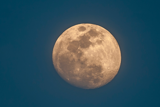 Phát hiện nước trên bề mặt Mặt Trăng