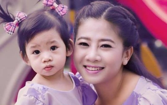 Diễn viên Mai Phương được tặng thuốc đặc trị ung thư và hơn 850 triệu đồng