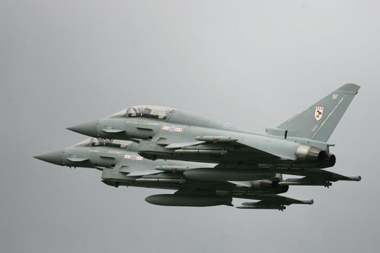 Máy bay Anh xuất kích chặn máy bay quân sự Nga áp sát không phận NATO