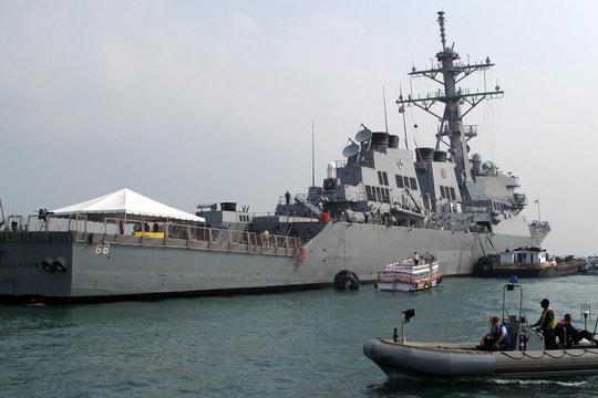 Mỹ đưa tàu khu trục vào Vịnh Ba Tư để tấn công Syria