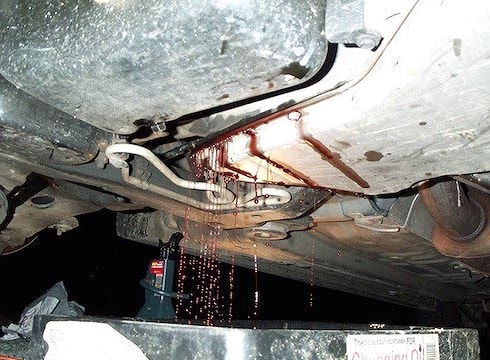 5 màu chất lỏng bị rò rỉ báo "bệnh" của ô tô 