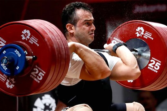 Võ sĩ quyền Anh rời võ đài chỉ một giây sau tiếng cồng khai cuộc