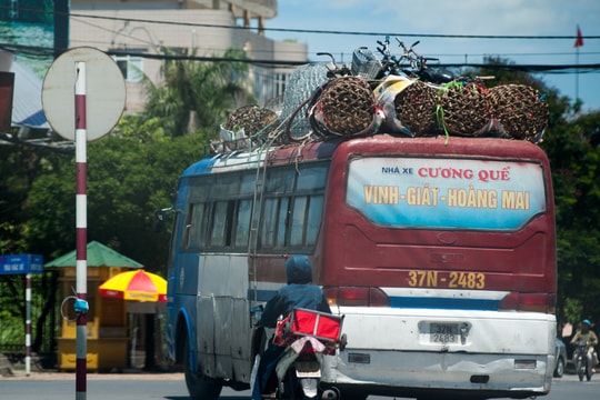 Ẩn họa từ xe khách chở hàng