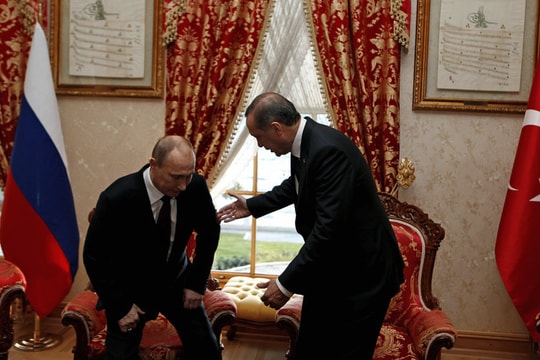 Erdogan dùng “thuật ngoại giao hải sản” với “bạn tốt nhất” Putin?