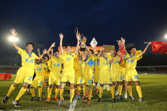 10.000 người sẽ dự lễ vinh danh cầu thủ trẻ SLNA và xem trận Việt Nam - Syria