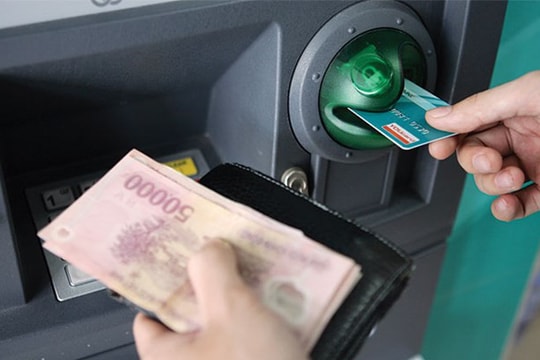 Giảm mức rút tiền ATM từ 23h - 5h sáng: Ngân hàng cũng kêu khó