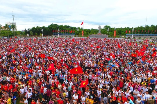 Thành Vinh ngập sắc đỏ trước trận Việt Nam - Hàn Quốc