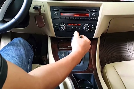 5 sai lầm dễ khiến xế mới gặp nguy hiểm khi lái xe số tự động