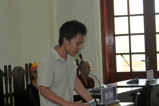 Kẻ dùng bừa cào đánh bạn lĩnh án 5 năm tù