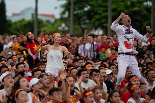 Những cung bậc cảm xúc của CĐV xứ Nghệ tại bán kết Asiad