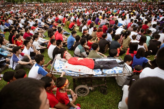 Bức ảnh về cổ động viên đặc biệt ở Nghệ An gây xúc động với cộng đồng mạng