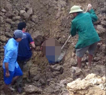 Đào mương thoát nước, một thanh niên tử vong vì lở đất 