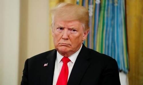 Tỷ lệ tín nhiệm của Trump rơi xuống mức thấp nhất nhiệm kỳ