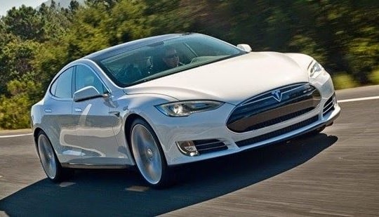 Cách xử lý khi ô tô đột ngột tăng tốc