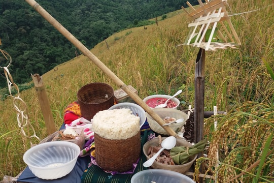 Tục cúng rẫy của người Khơ Mú