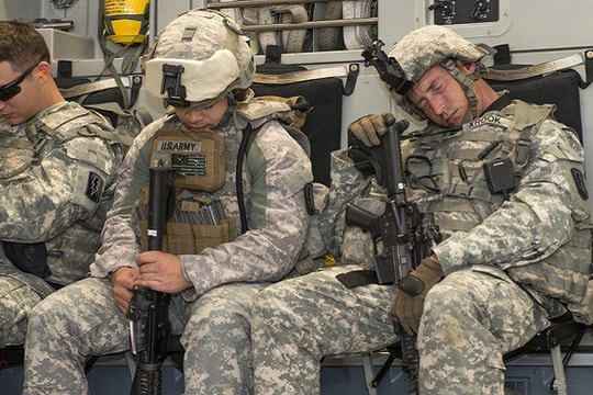 Bật mí mẹo đi vào giấc ngủ chỉ sau 2 phút của lính Mỹ