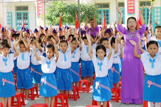 Trưởng ban Tổ chức Tỉnh ủy dự Lễ khai giảng Trường Tiểu học Ngọc Sơn (Quỳnh Lưu)