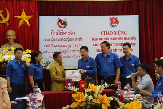 Đoàn công tác tuổi trẻ tỉnh Xiêng Khoảng (Lào) thăm và làm việc tại Nghệ An