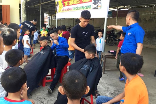 Rộn ràng ngày hội “Gắn kết yêu thương - Cùng em đến trường”