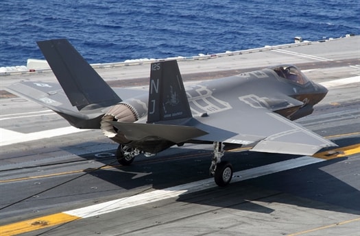 Cú va chạm của F-35C khiến Mỹ mất 2 triệu USD