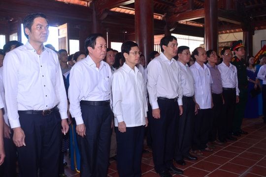 Lãnh đạo tỉnh dâng hương tưởng niệm cố Tổng Bí thư Lê Hồng Phong