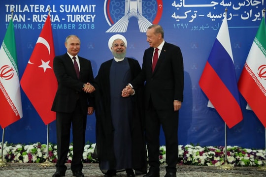 Nga, Thổ Nhĩ Kỳ và Iran thảo luận về Idlib; Triển lãm cuộc giải cứu tại hang Tham Luang