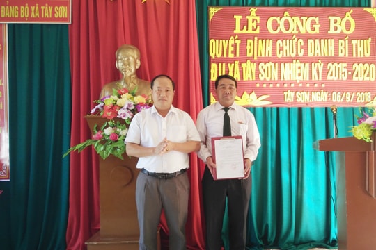 Ban Thường vụ Huyện ủy Kỳ Sơn công bố quyết định chuẩn y kết quả bầu Bí thư Đảng ủy xã