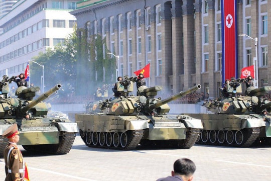 Triều Tiên duyệt binh không phô diễn ICBM; Obama kêu gọi cử tri giải cứu chính trường Mỹ