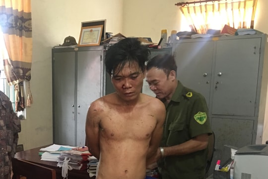 Đột nhập vào nhà cán bộ huyện trộm chim bị cả làng vây bắt