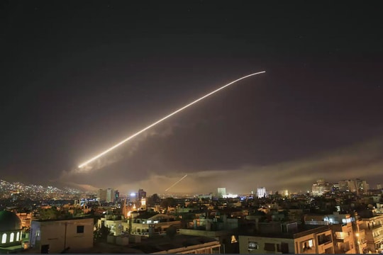 Mỹ - Anh - Pháp cân nhắc không kích Syria; Ngư dân Indonesia bị bắt cóc