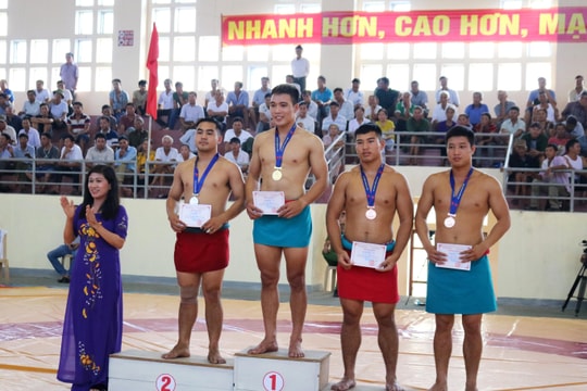 48 huy chương đã được trao tại Giải vô địch vật dân tộc toàn quốc