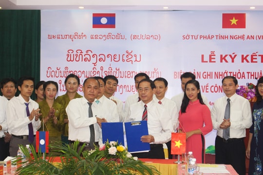 Sở Tư pháp 2 tỉnh Nghệ An và Hủa Phăn (CHDCND Lào) ký kết hợp tác