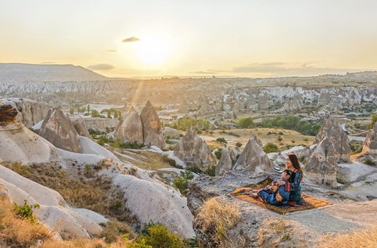 Nữ MC nổi tiếng người Nghệ chia sẻ bí quyết vi vu thế giới cùng con nhỏ